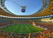 哈兰德关键时刻战术调整，勇士带队取胜！赛场气氛高涨