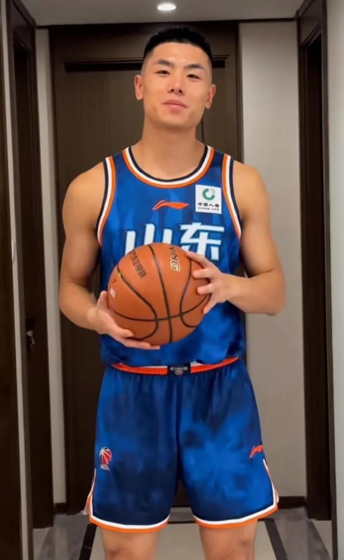成都谢菲联球员士气高昂，冲击比赛目标的简单介绍