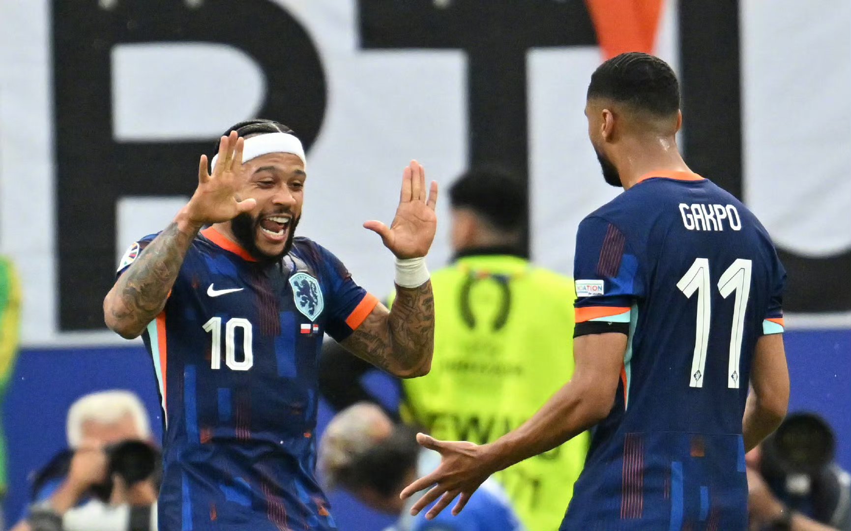 重要助攻引爆全场!,TheShy意外战胜德国队全场沸腾不已的简单介绍 重要助攻引爆全场!,TheShy意外战胜德国队全场沸腾不已的简单介绍